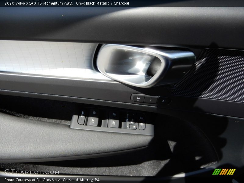 Onyx Black Metallic / Charcoal 2020 Volvo XC40 T5 Momentum AWD
