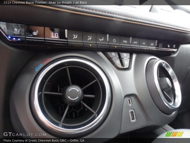 Controls of 2019 Blazer Premier