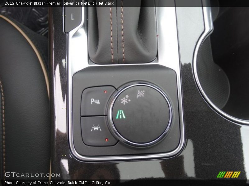 Controls of 2019 Blazer Premier