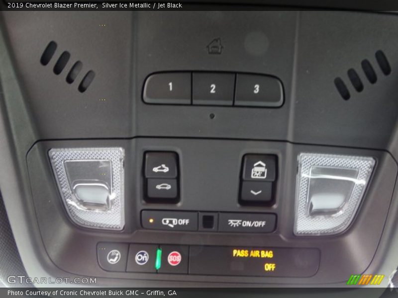 Controls of 2019 Blazer Premier