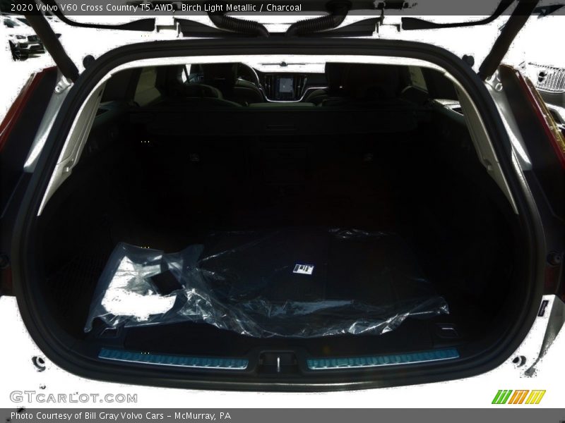  2020 V60 Cross Country T5 AWD Trunk