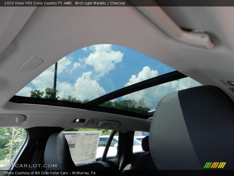 Sunroof of 2020 V60 Cross Country T5 AWD