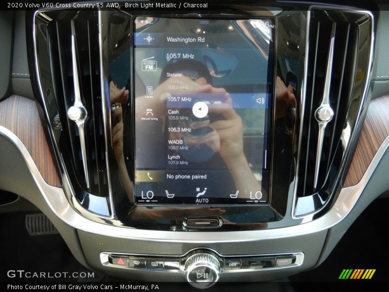 Controls of 2020 V60 Cross Country T5 AWD
