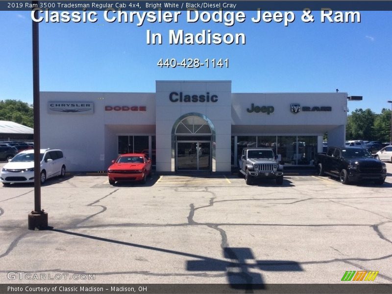Bright White / Black/Diesel Gray 2019 Ram 3500 Tradesman Regular Cab 4x4