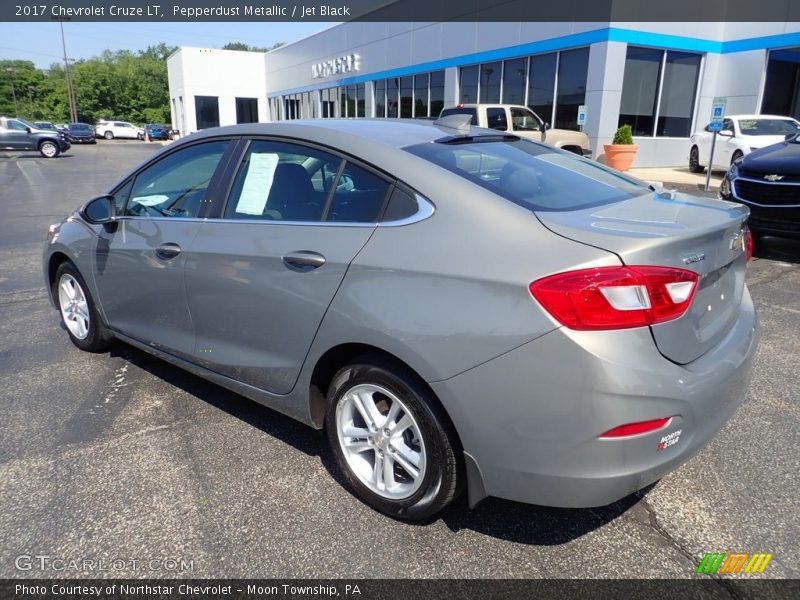 Pepperdust Metallic / Jet Black 2017 Chevrolet Cruze LT
