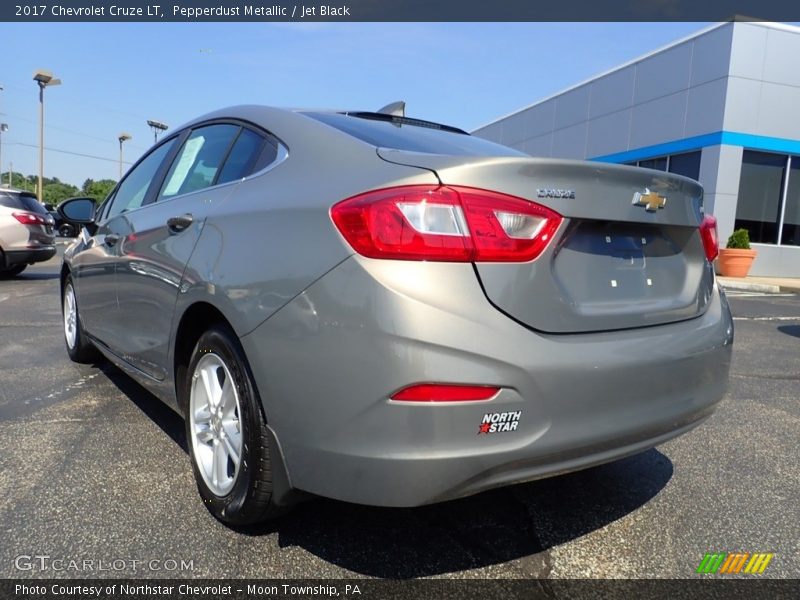 Pepperdust Metallic / Jet Black 2017 Chevrolet Cruze LT