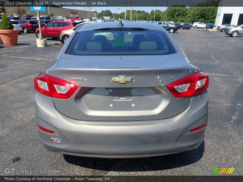 Pepperdust Metallic / Jet Black 2017 Chevrolet Cruze LT