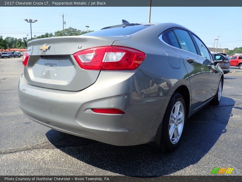Pepperdust Metallic / Jet Black 2017 Chevrolet Cruze LT