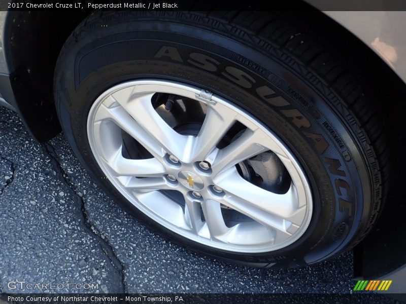 Pepperdust Metallic / Jet Black 2017 Chevrolet Cruze LT