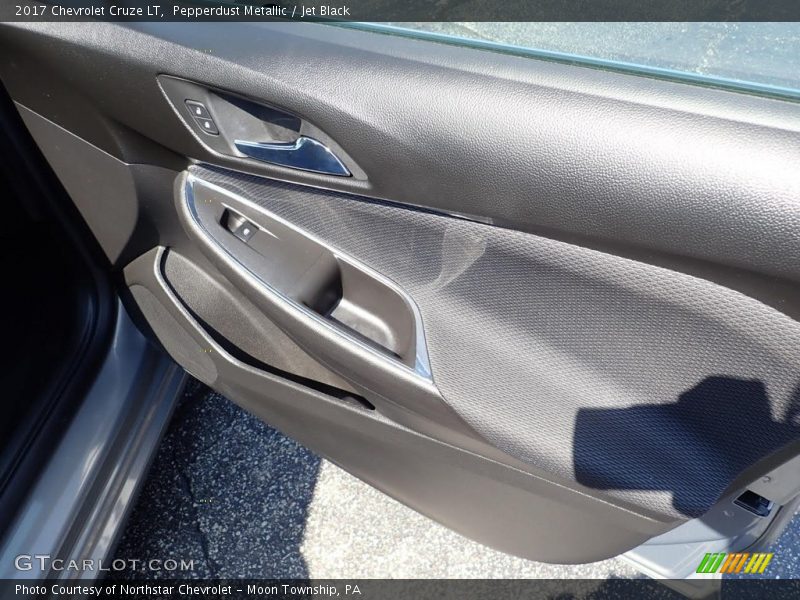 Pepperdust Metallic / Jet Black 2017 Chevrolet Cruze LT