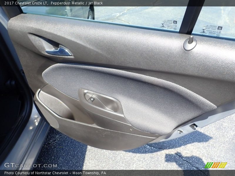 Pepperdust Metallic / Jet Black 2017 Chevrolet Cruze LT