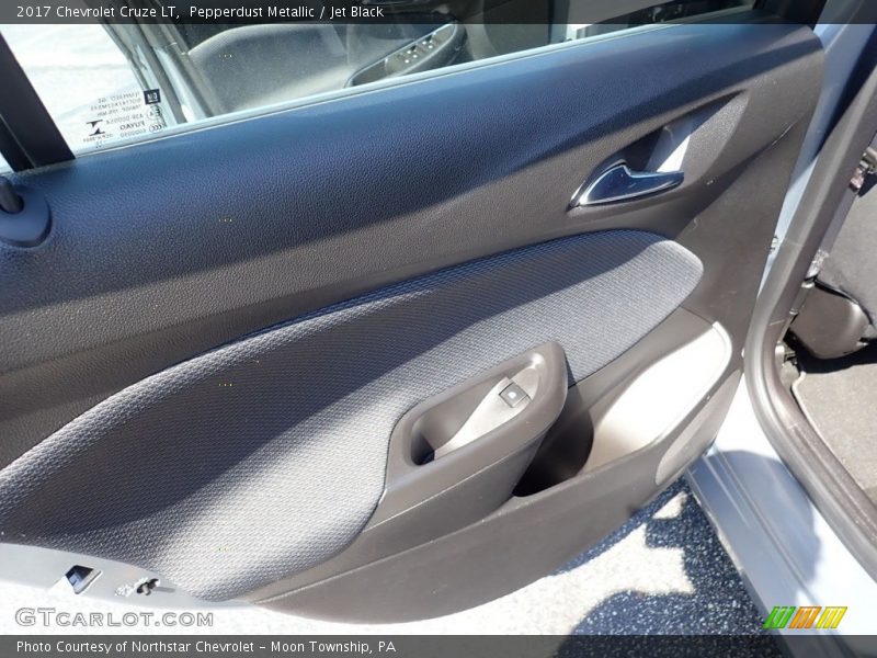 Pepperdust Metallic / Jet Black 2017 Chevrolet Cruze LT