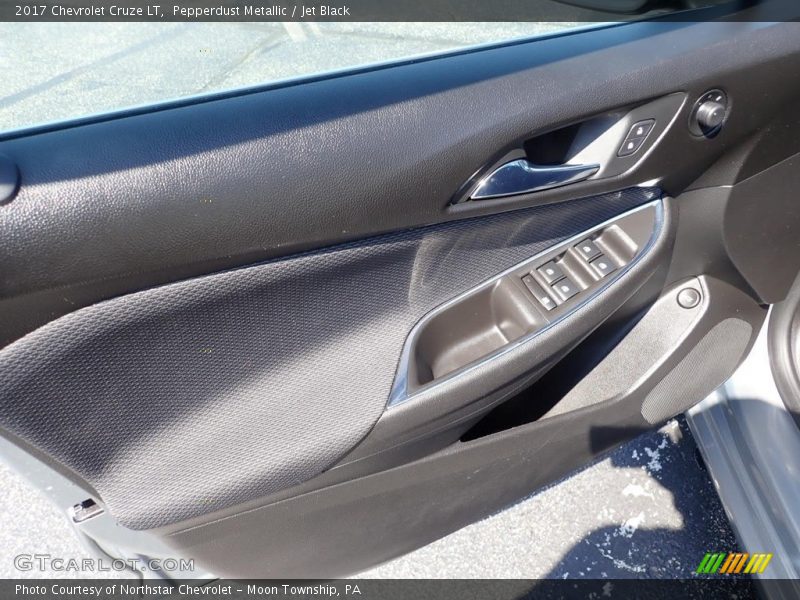 Pepperdust Metallic / Jet Black 2017 Chevrolet Cruze LT