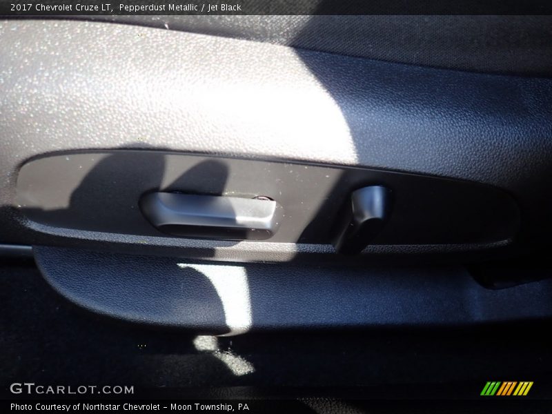 Pepperdust Metallic / Jet Black 2017 Chevrolet Cruze LT