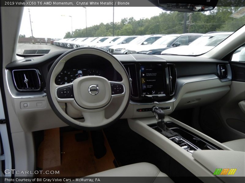 Crystal White Metallic / Blonde 2019 Volvo XC60 T6 AWD Momentum