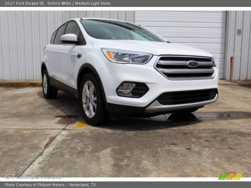 Oxford White / Medium Light Stone 2017 Ford Escape SE