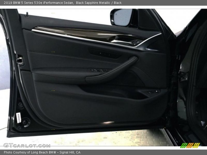 Black Sapphire Metallic / Black 2019 BMW 5 Series 530e iPerformance Sedan