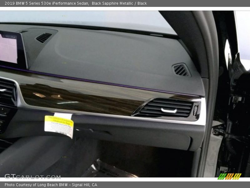 Black Sapphire Metallic / Black 2019 BMW 5 Series 530e iPerformance Sedan