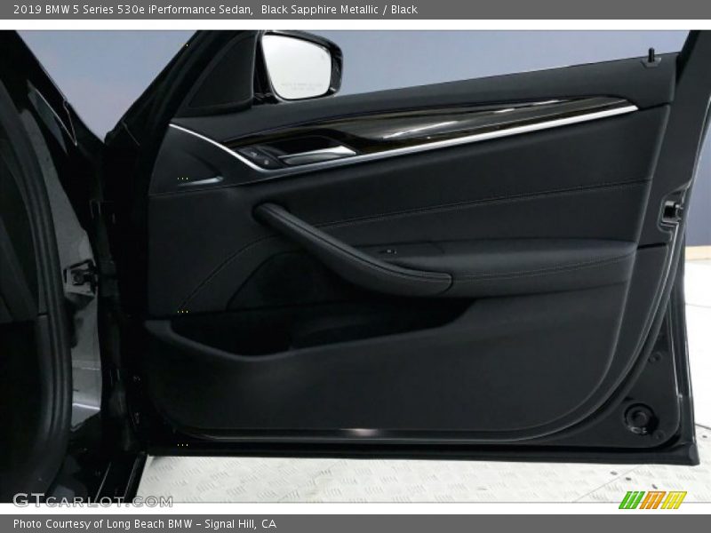 Black Sapphire Metallic / Black 2019 BMW 5 Series 530e iPerformance Sedan