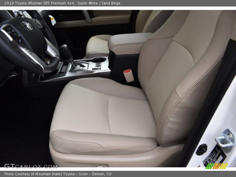 Super White / Sand Beige 2019 Toyota 4Runner SR5 Premium 4x4