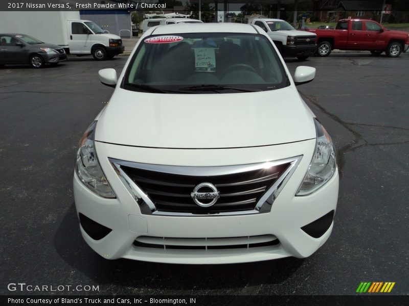 Fresh Powder White / Charcoal 2017 Nissan Versa S