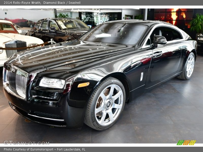 Front 3/4 View of 2014 Wraith 