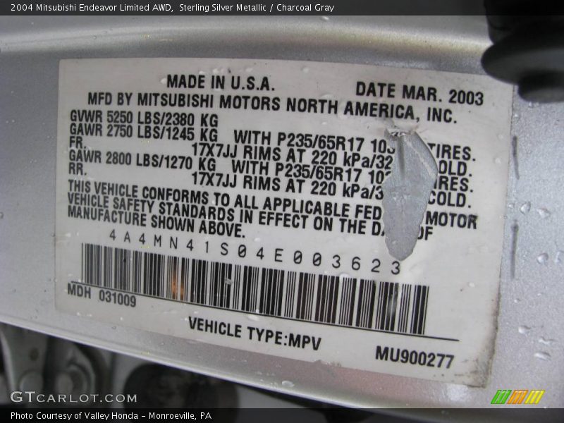 Sterling Silver Metallic / Charcoal Gray 2004 Mitsubishi Endeavor Limited AWD