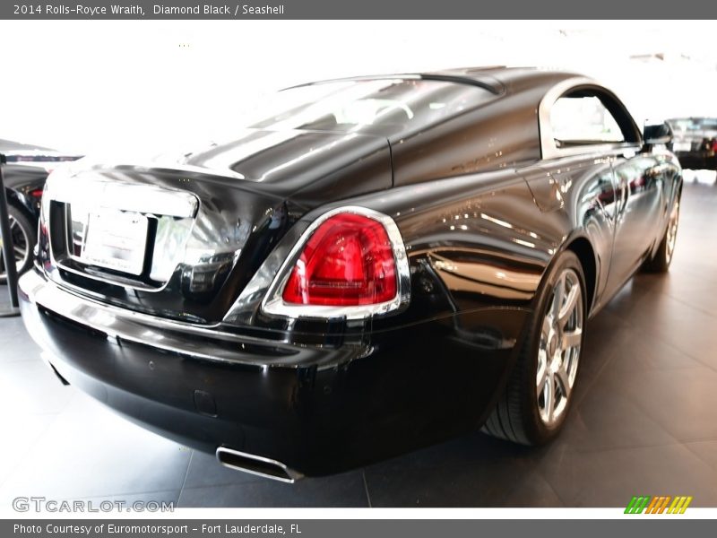 Diamond Black / Seashell 2014 Rolls-Royce Wraith