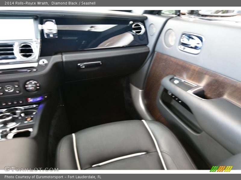 Diamond Black / Seashell 2014 Rolls-Royce Wraith