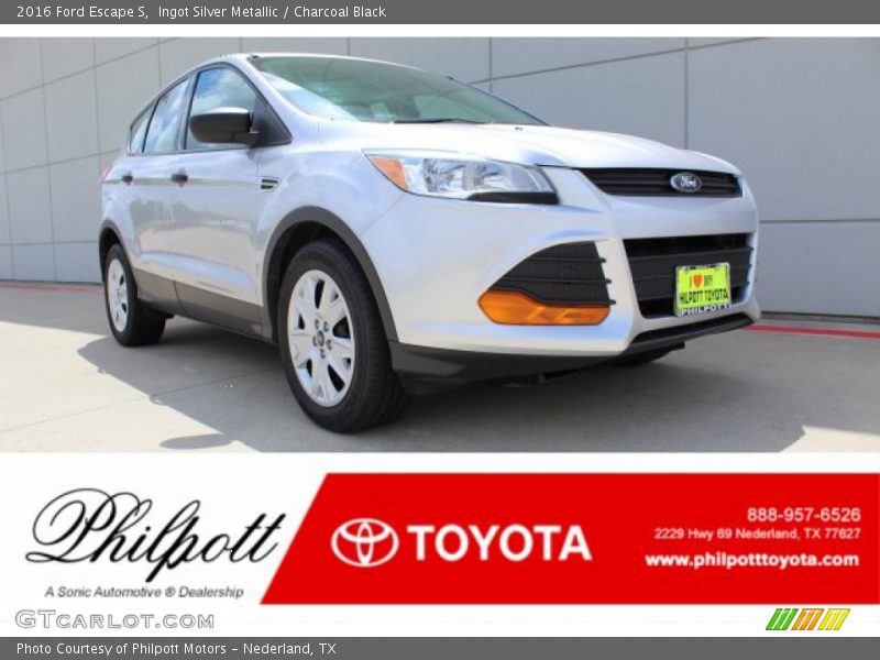 Ingot Silver Metallic / Charcoal Black 2016 Ford Escape S