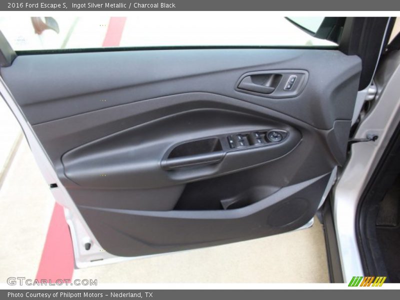 Ingot Silver Metallic / Charcoal Black 2016 Ford Escape S