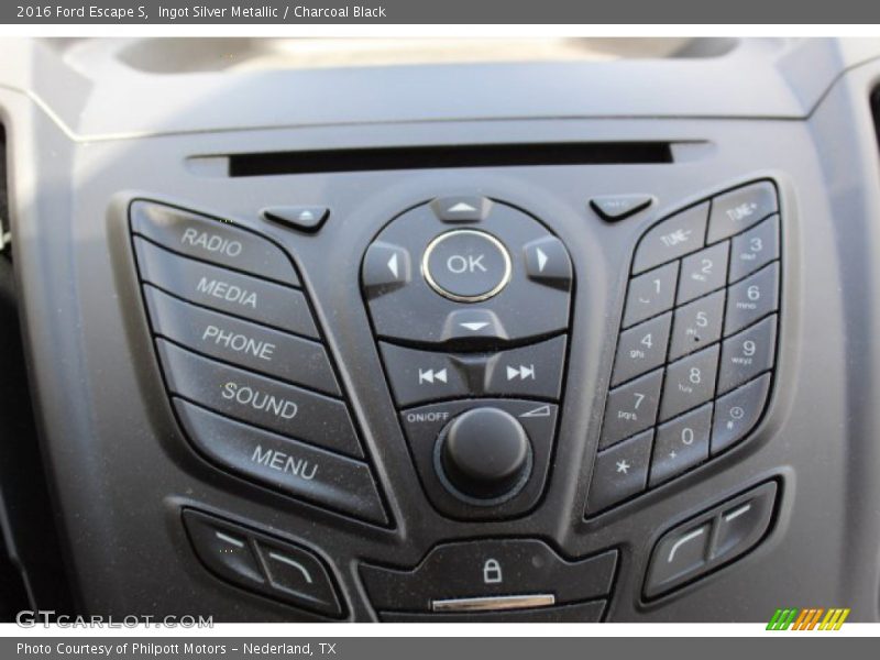 Ingot Silver Metallic / Charcoal Black 2016 Ford Escape S