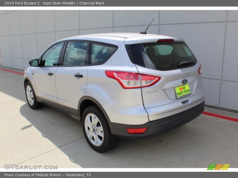 Ingot Silver Metallic / Charcoal Black 2016 Ford Escape S
