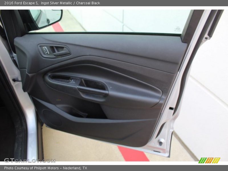 Ingot Silver Metallic / Charcoal Black 2016 Ford Escape S