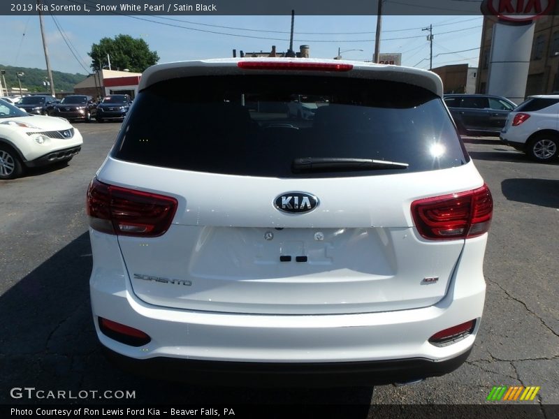 Snow White Pearl / Satin Black 2019 Kia Sorento L
