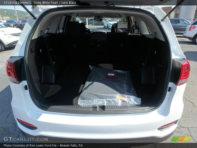 Snow White Pearl / Satin Black 2019 Kia Sorento L