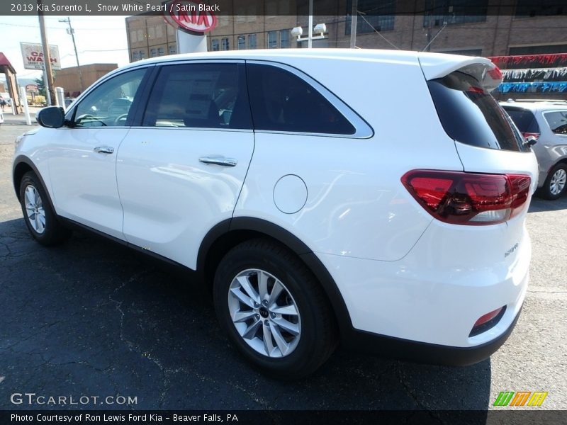 Snow White Pearl / Satin Black 2019 Kia Sorento L
