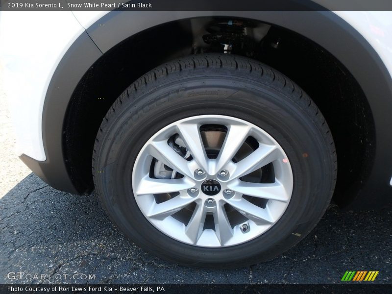 Snow White Pearl / Satin Black 2019 Kia Sorento L