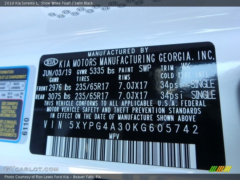 Snow White Pearl / Satin Black 2019 Kia Sorento L