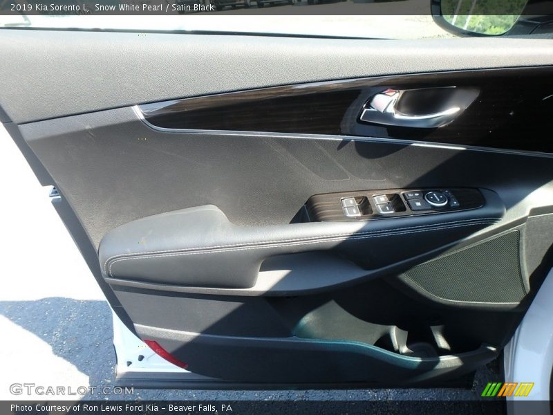 Snow White Pearl / Satin Black 2019 Kia Sorento L