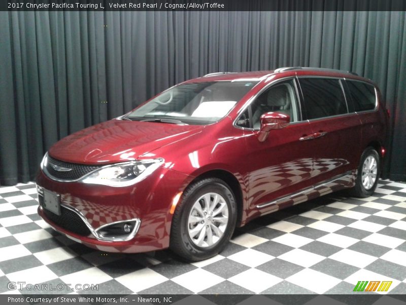 Velvet Red Pearl / Cognac/Alloy/Toffee 2017 Chrysler Pacifica Touring L
