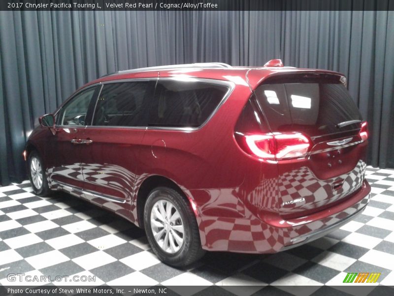 Velvet Red Pearl / Cognac/Alloy/Toffee 2017 Chrysler Pacifica Touring L