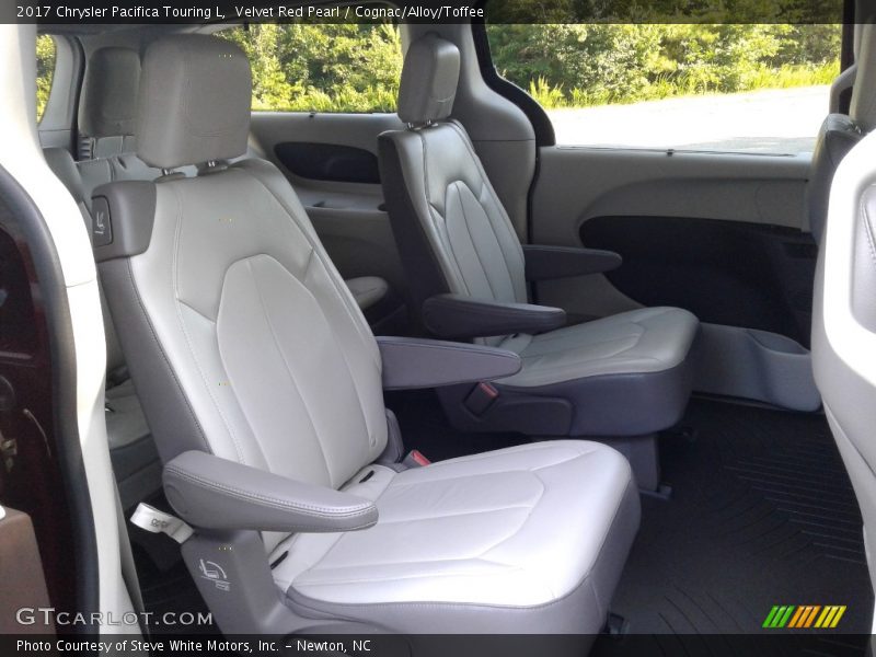 Velvet Red Pearl / Cognac/Alloy/Toffee 2017 Chrysler Pacifica Touring L
