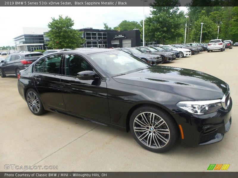 Front 3/4 View of 2019 5 Series 530i xDrive Sedan