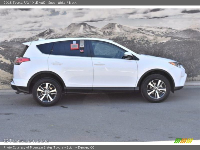 Super White / Black 2018 Toyota RAV4 XLE AWD