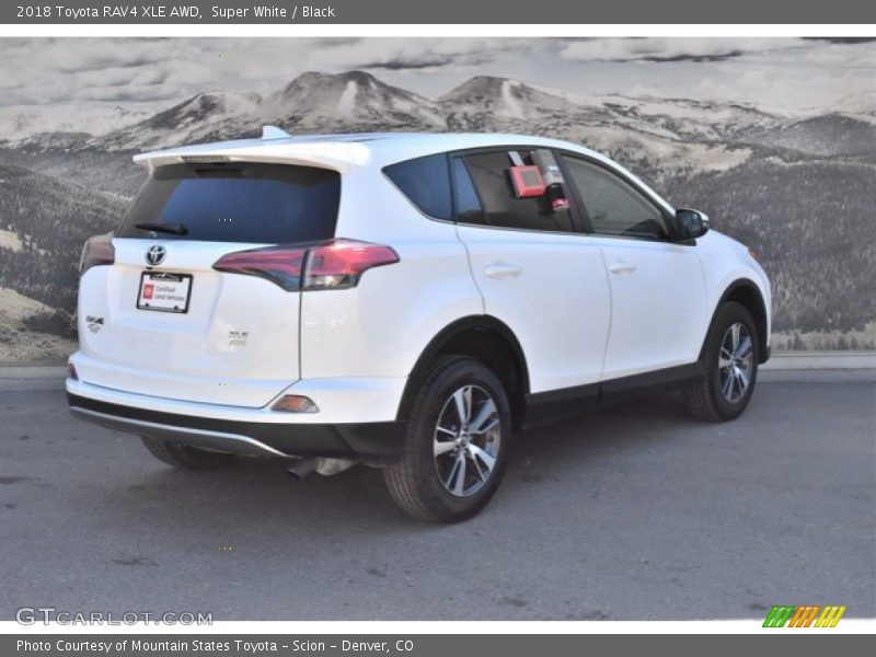 Super White / Black 2018 Toyota RAV4 XLE AWD