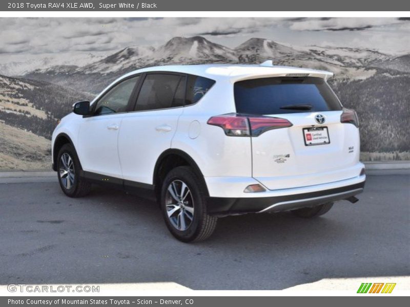 Super White / Black 2018 Toyota RAV4 XLE AWD