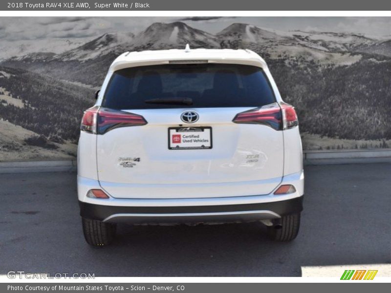 Super White / Black 2018 Toyota RAV4 XLE AWD