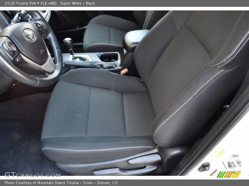Super White / Black 2018 Toyota RAV4 XLE AWD