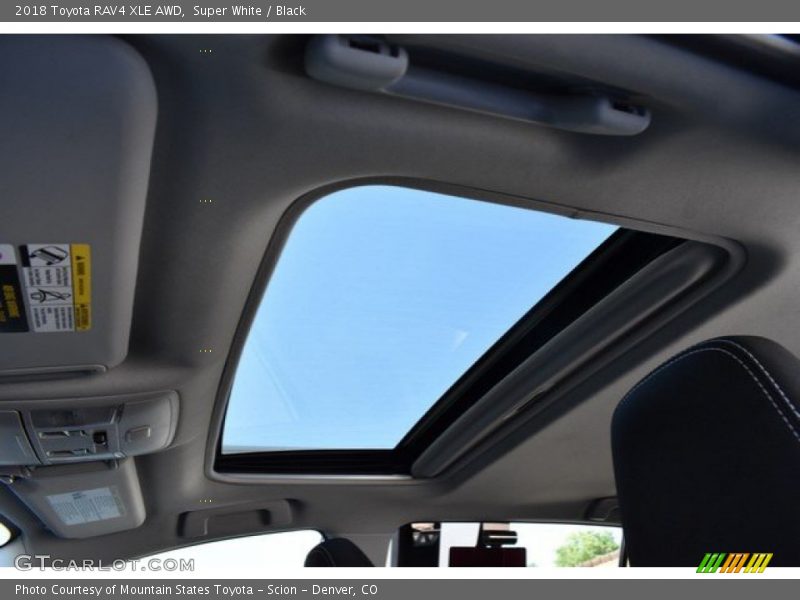 Super White / Black 2018 Toyota RAV4 XLE AWD